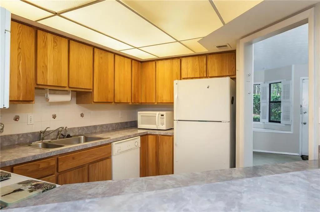 103 River Run Drive, Sandy Springs, Georgia 30350, 2 Bedrooms Bedrooms, ,2 BathroomsBathrooms,Residential,Sold,103 River Run Drive,5825395