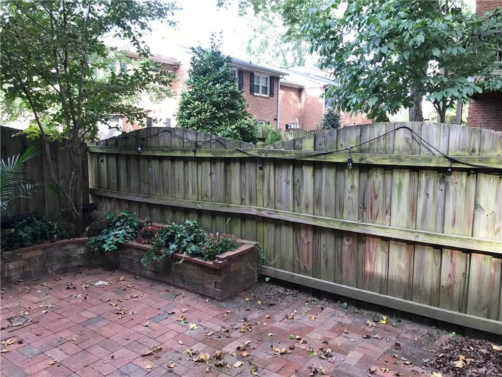 6520 Roswell Road Unit 73, Atlanta, Georgia 30328, 3 Bedrooms Bedrooms, ,2 BathroomsBathrooms,Residential,Sold,6520 Roswell Road Unit 73,6080214