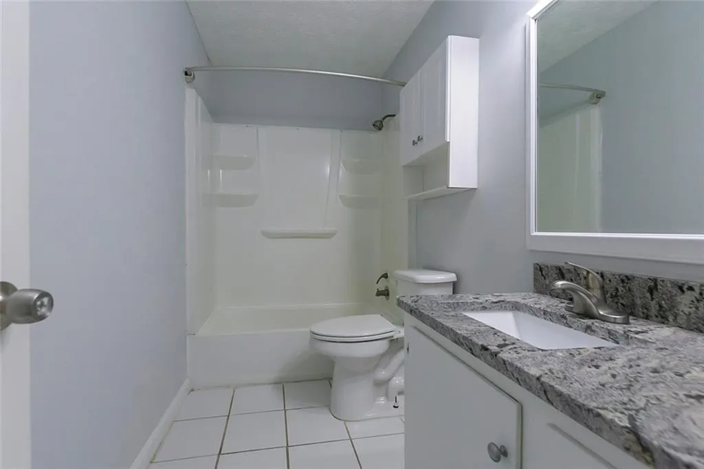 390 N River Parkway Unit F, Atlanta, Georgia 30350, 3 Bedrooms Bedrooms, ,2 BathroomsBathrooms,Residential,Sold,390 N River Parkway Unit F,7032163