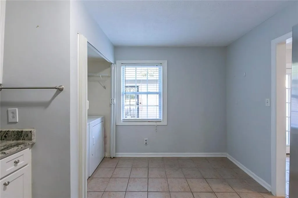 390 N River Parkway Unit F, Atlanta, Georgia 30350, 3 Bedrooms Bedrooms, ,2 BathroomsBathrooms,Residential,Sold,390 N River Parkway Unit F,7032163