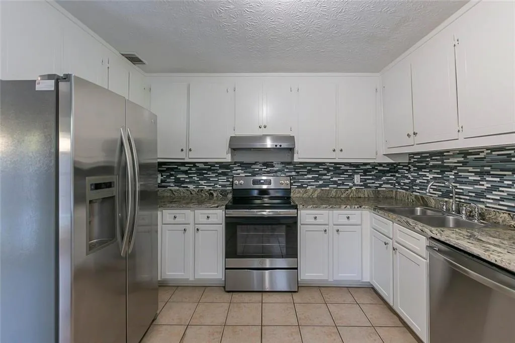 390 N River Parkway Unit F, Atlanta, Georgia 30350, 3 Bedrooms Bedrooms, ,2 BathroomsBathrooms,Residential,Sold,390 N River Parkway Unit F,7032163