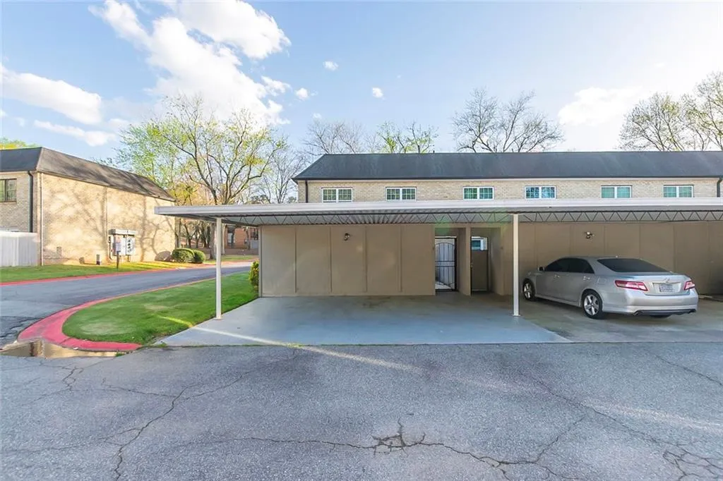 390 N River Parkway Unit F, Atlanta, Georgia 30350, 3 Bedrooms Bedrooms, ,2 BathroomsBathrooms,Residential,Sold,390 N River Parkway Unit F,7032163