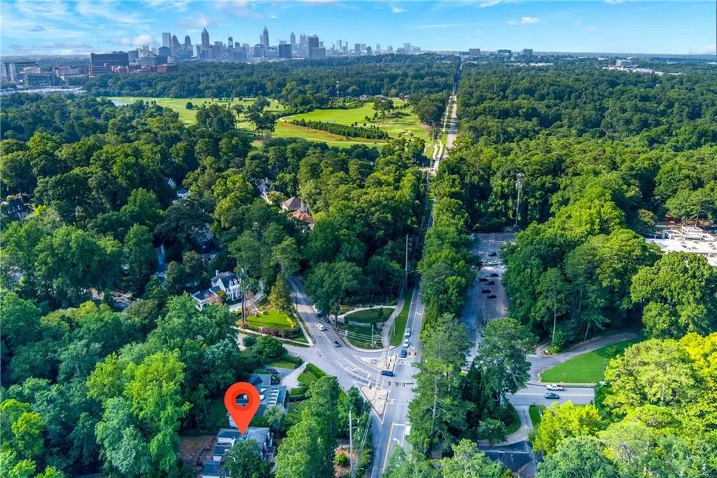 Aerial view of property and surrounding area featuring skyline