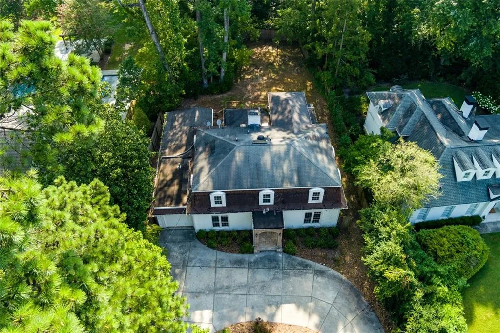 Aerial view of property and surrounding area