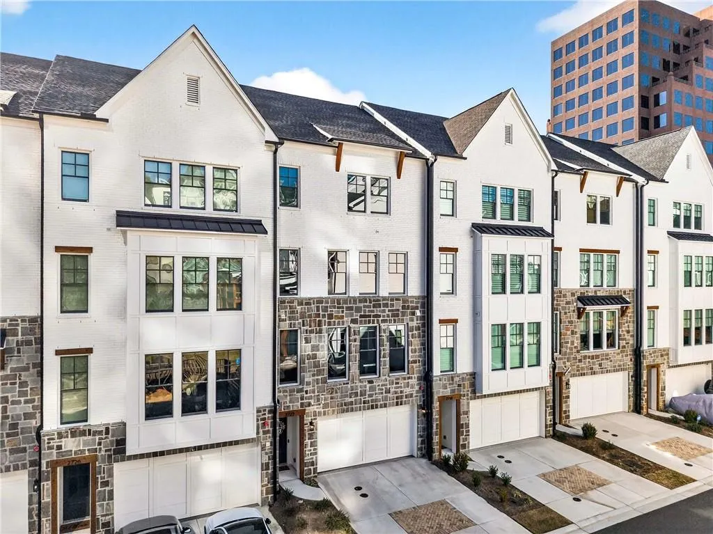 2722 Thornewilde Way, Atlanta, Georgia 30339, 3 Bedrooms Bedrooms, 0 ,4 BathroomsBathrooms,Residential,For Sale,2722 Thornewilde Way,7703425