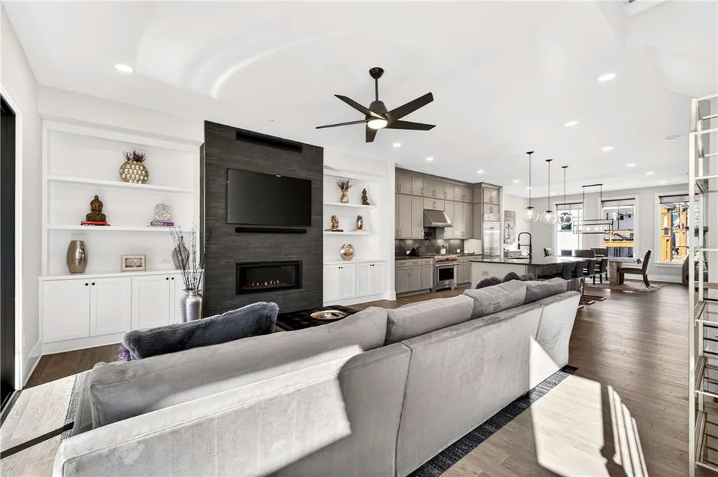 2722 Thornewilde Way, Atlanta, Georgia 30339, 3 Bedrooms Bedrooms, 0 ,4 BathroomsBathrooms,Residential,For Sale,2722 Thornewilde Way,7703425