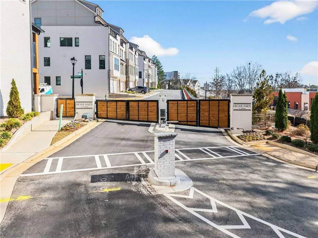 2722 Thornewilde Way, Atlanta, Georgia 30339, 3 Bedrooms Bedrooms, 0 ,4 BathroomsBathrooms,Residential,For Sale,2722 Thornewilde Way,7703425