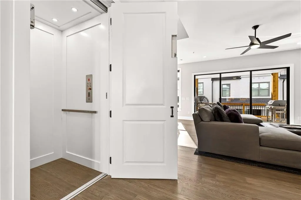 2722 Thornewilde Way, Atlanta, Georgia 30339, 3 Bedrooms Bedrooms, 0 ,4 BathroomsBathrooms,Residential,For Sale,2722 Thornewilde Way,7703425