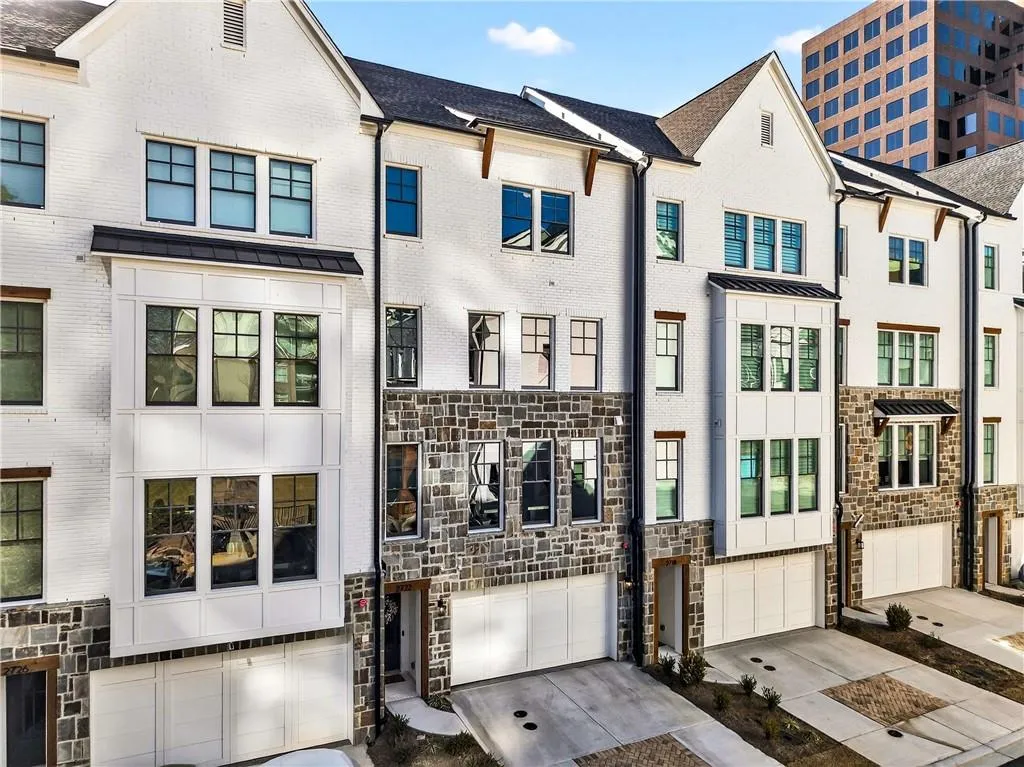 2722 Thornewilde Way, Atlanta, Georgia 30339, 3 Bedrooms Bedrooms, 0 ,4 BathroomsBathrooms,Residential,For Sale,2722 Thornewilde Way,7703425