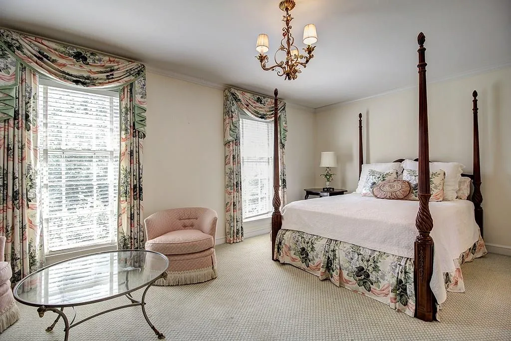 695 Fair Oaks Manor, Sandy Springs, Georgia 30327, 4 Bedrooms Bedrooms, ,3 BathroomsBathrooms,Residential,Sold,695 Fair Oaks Manor,5517537