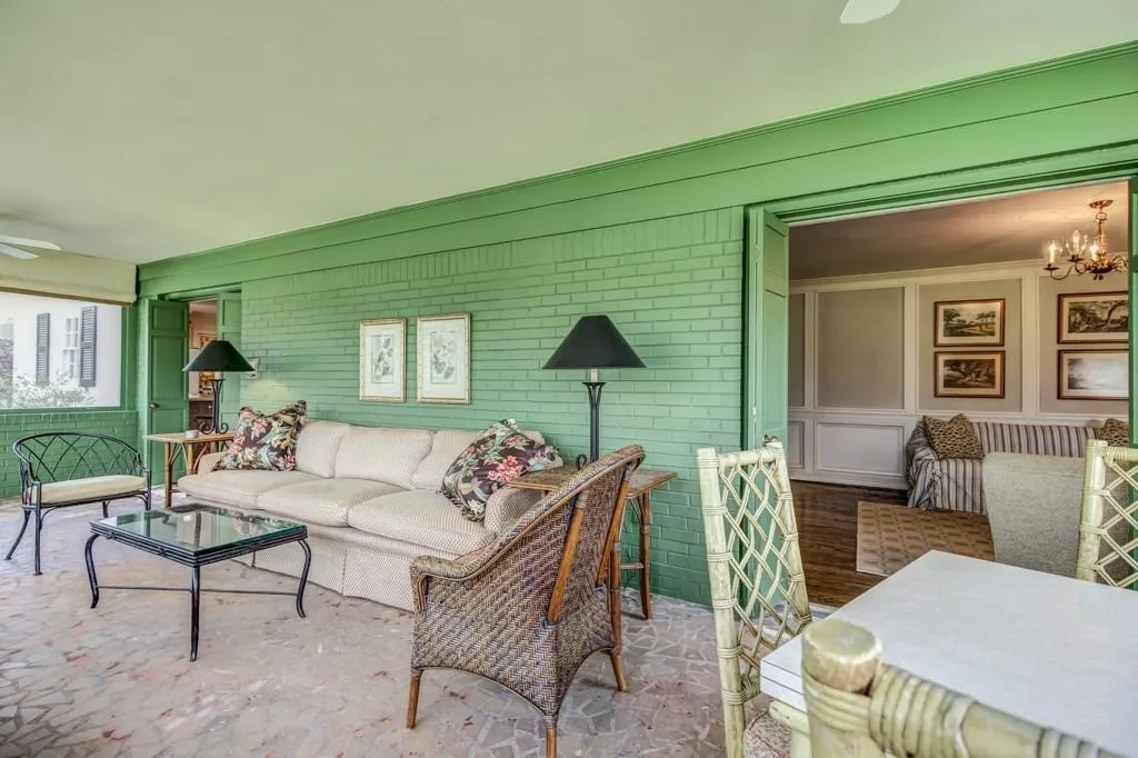 695 Fair Oaks Manor, Sandy Springs, Georgia 30327, 4 Bedrooms Bedrooms, ,3 BathroomsBathrooms,Residential,Sold,695 Fair Oaks Manor,5517537