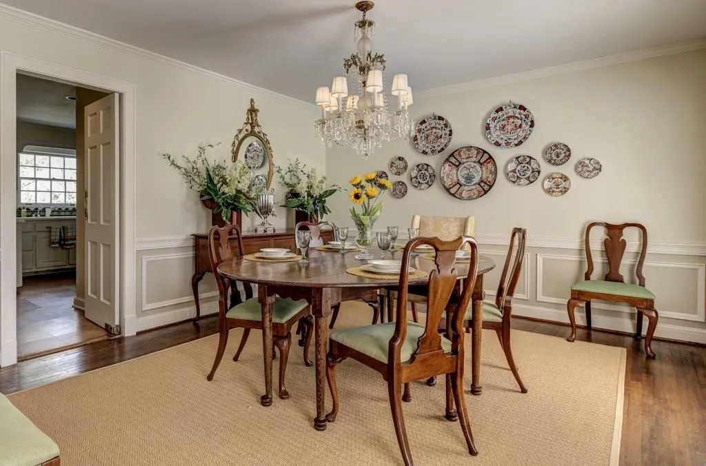 695 Fair Oaks Manor, Sandy Springs, Georgia 30327, 4 Bedrooms Bedrooms, ,3 BathroomsBathrooms,Residential,Sold,695 Fair Oaks Manor,5517537