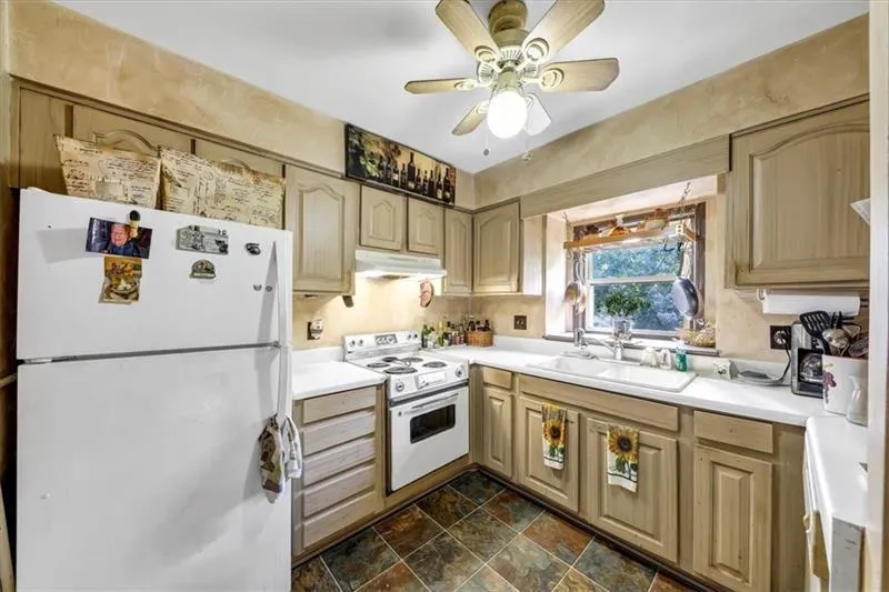 68 Montre Square Nw, Atlanta, Georgia 30327, 2 Bedrooms Bedrooms, ,2 BathroomsBathrooms,Residential,For Sale,68 Montre Square Nw,7617912