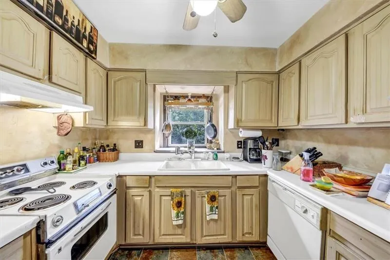 68 Montre Square Nw, Atlanta, Georgia 30327, 2 Bedrooms Bedrooms, ,2 BathroomsBathrooms,Residential,For Sale,68 Montre Square Nw,7617912