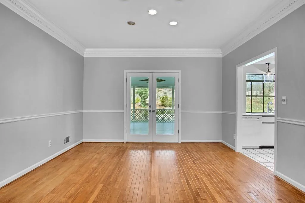 560 Cambridge Way Ne, Sandy Springs, Georgia 30328, 5 Bedrooms Bedrooms, ,3 BathroomsBathrooms,Residential,Sold,560 Cambridge Way Ne,6668380