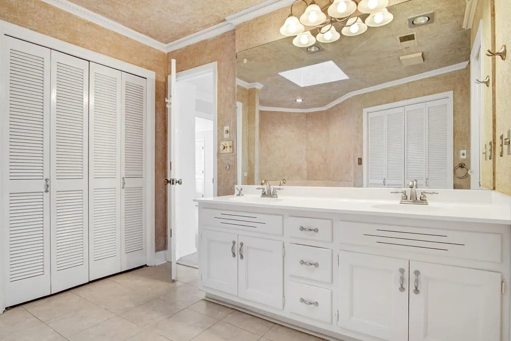 560 Cambridge Way Ne, Sandy Springs, Georgia 30328, 5 Bedrooms Bedrooms, ,3 BathroomsBathrooms,Residential,Sold,560 Cambridge Way Ne,6668380