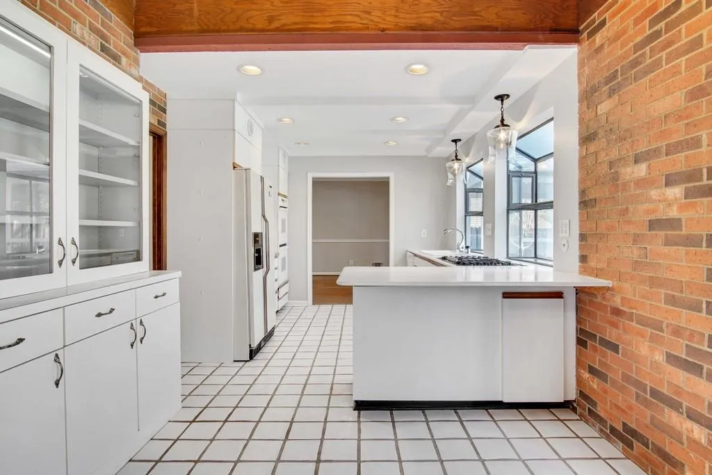 560 Cambridge Way Ne, Sandy Springs, Georgia 30328, 5 Bedrooms Bedrooms, ,3 BathroomsBathrooms,Residential,Sold,560 Cambridge Way Ne,6668380