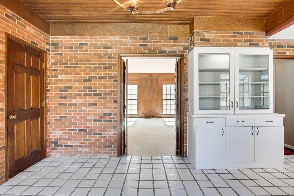 560 Cambridge Way Ne, Sandy Springs, Georgia 30328, 5 Bedrooms Bedrooms, ,3 BathroomsBathrooms,Residential,Sold,560 Cambridge Way Ne,6668380