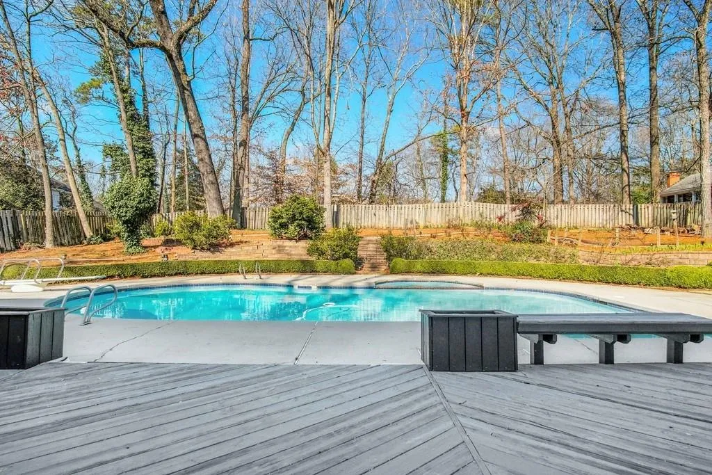 560 Cambridge Way Ne, Sandy Springs, Georgia 30328, 5 Bedrooms Bedrooms, ,3 BathroomsBathrooms,Residential,Sold,560 Cambridge Way Ne,6668380
