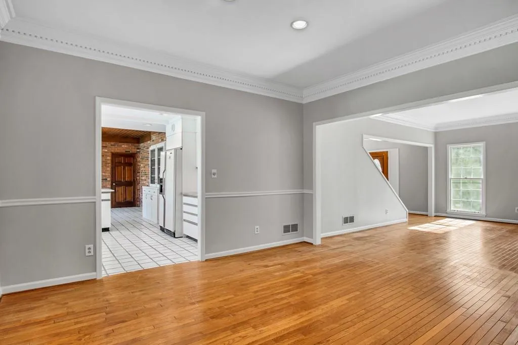 560 Cambridge Way Ne, Sandy Springs, Georgia 30328, 5 Bedrooms Bedrooms, ,3 BathroomsBathrooms,Residential,Sold,560 Cambridge Way Ne,6668380
