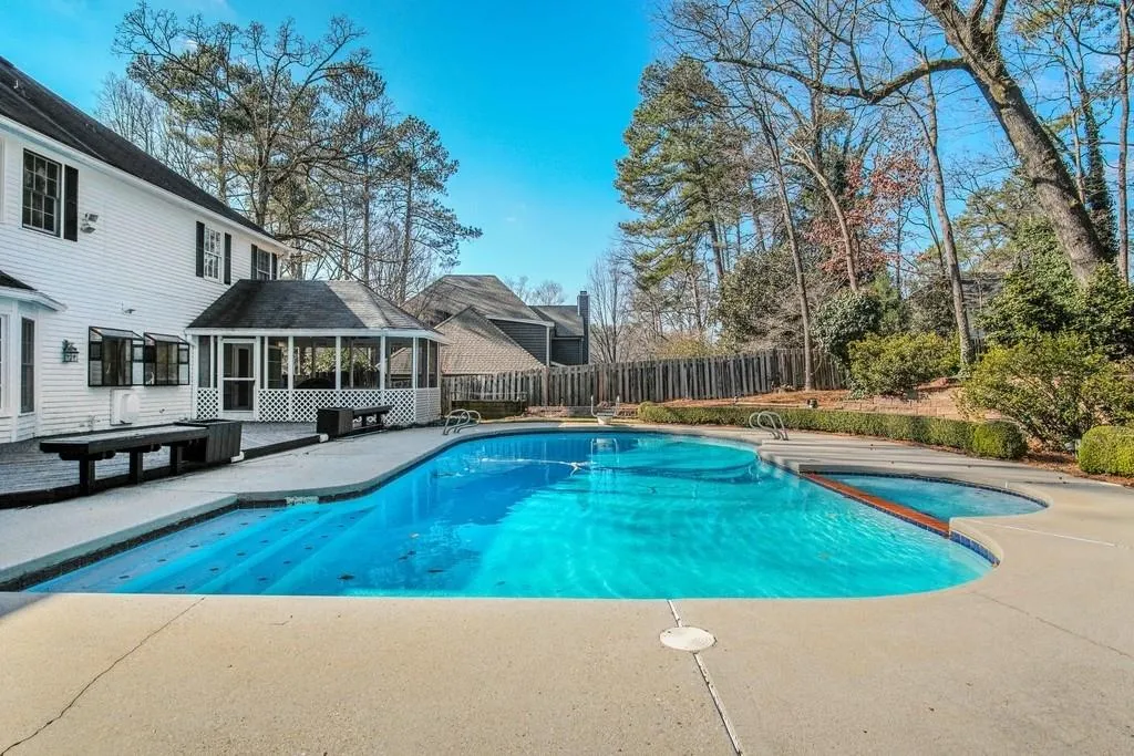 560 Cambridge Way Ne, Sandy Springs, Georgia 30328, 5 Bedrooms Bedrooms, ,3 BathroomsBathrooms,Residential,Sold,560 Cambridge Way Ne,6668380