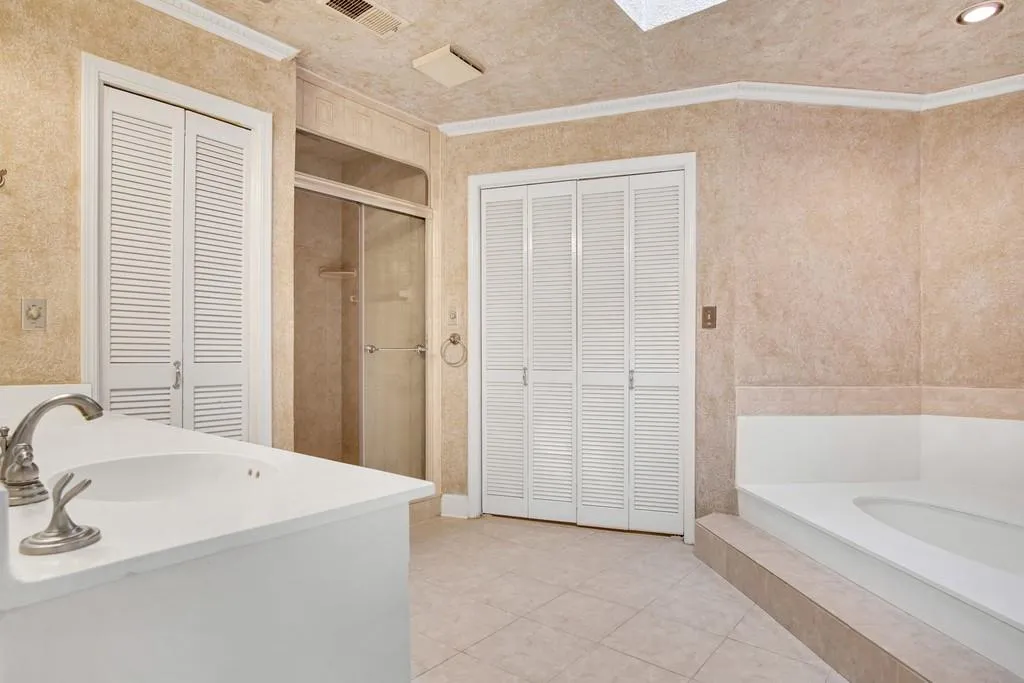560 Cambridge Way Ne, Sandy Springs, Georgia 30328, 5 Bedrooms Bedrooms, ,3 BathroomsBathrooms,Residential,Sold,560 Cambridge Way Ne,6668380