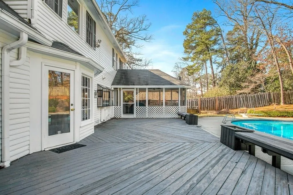 560 Cambridge Way Ne, Sandy Springs, Georgia 30328, 5 Bedrooms Bedrooms, ,3 BathroomsBathrooms,Residential,Sold,560 Cambridge Way Ne,6668380