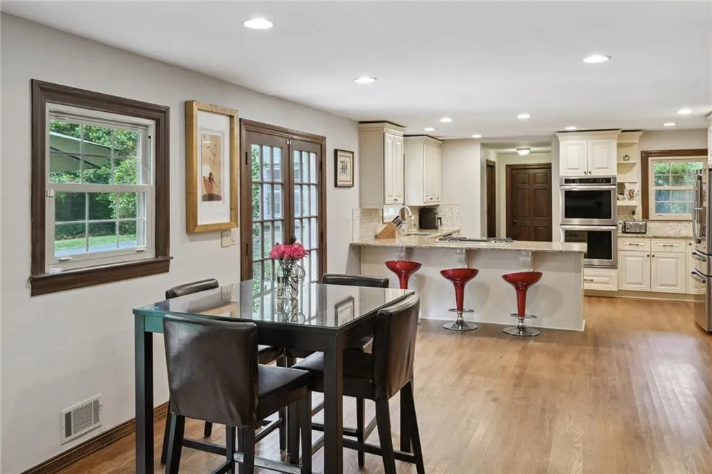 6270 Riverwood Drive, Atlanta, Georgia 30328, 5 Bedrooms Bedrooms, ,5 BathroomsBathrooms,Residential,Sold,6270 Riverwood Drive,7221628