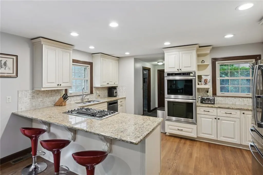 6270 Riverwood Drive, Atlanta, Georgia 30328, 5 Bedrooms Bedrooms, ,5 BathroomsBathrooms,Residential,Sold,6270 Riverwood Drive,7221628