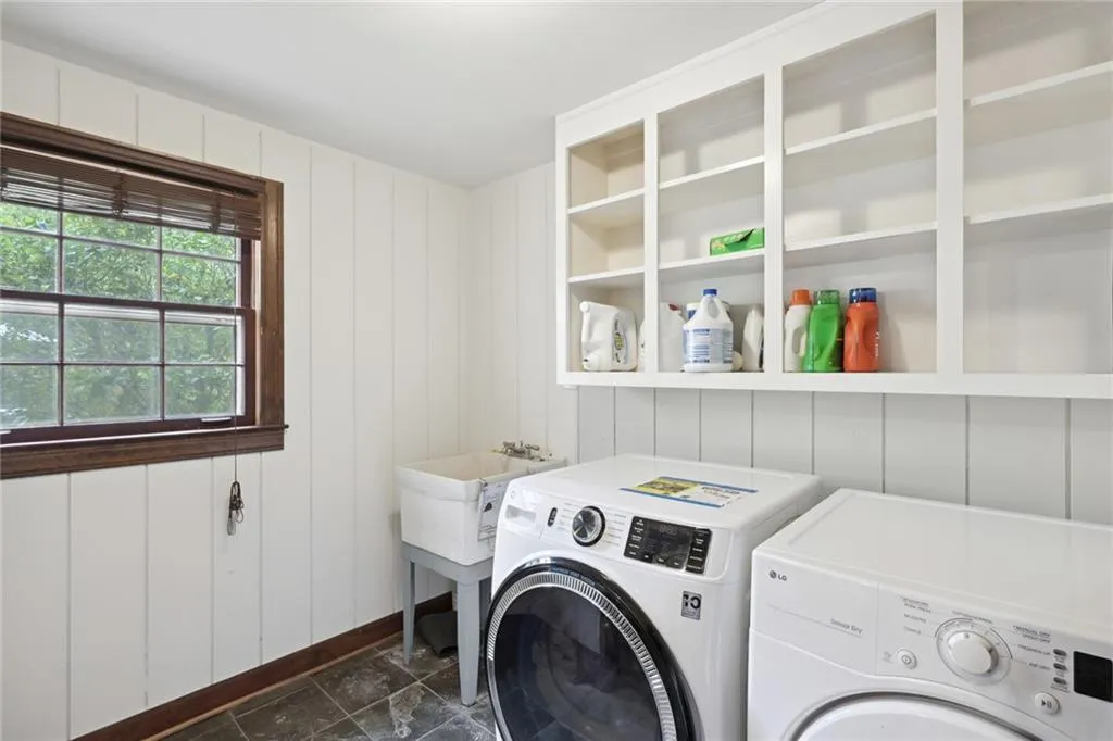 6270 Riverwood Drive, Atlanta, Georgia 30328, 5 Bedrooms Bedrooms, ,5 BathroomsBathrooms,Residential,Sold,6270 Riverwood Drive,7221628