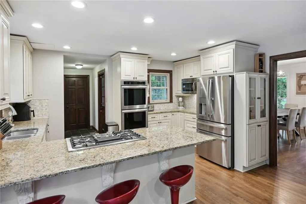 6270 Riverwood Drive, Atlanta, Georgia 30328, 5 Bedrooms Bedrooms, ,5 BathroomsBathrooms,Residential,Sold,6270 Riverwood Drive,7221628