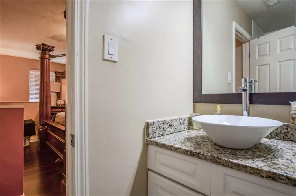 6980 Roswell Road Unit L3, Atlanta, Georgia 30328, 1 Bedroom Bedrooms, ,1 BathroomBathrooms,Residential,Sold,6980 Roswell Road Unit L3,6058396