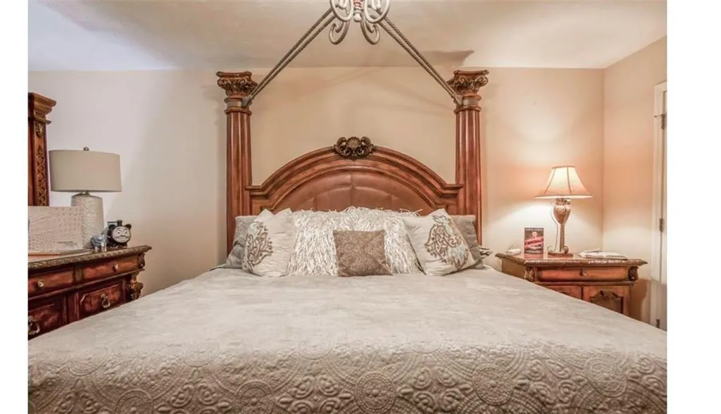 6980 Roswell Road Unit L3, Atlanta, Georgia 30328, 1 Bedroom Bedrooms, ,1 BathroomBathrooms,Residential,Sold,6980 Roswell Road Unit L3,6058396