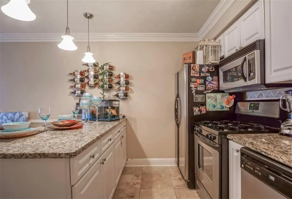 6980 Roswell Road Unit L3, Atlanta, Georgia 30328, 1 Bedroom Bedrooms, ,1 BathroomBathrooms,Residential,Sold,6980 Roswell Road Unit L3,6058396