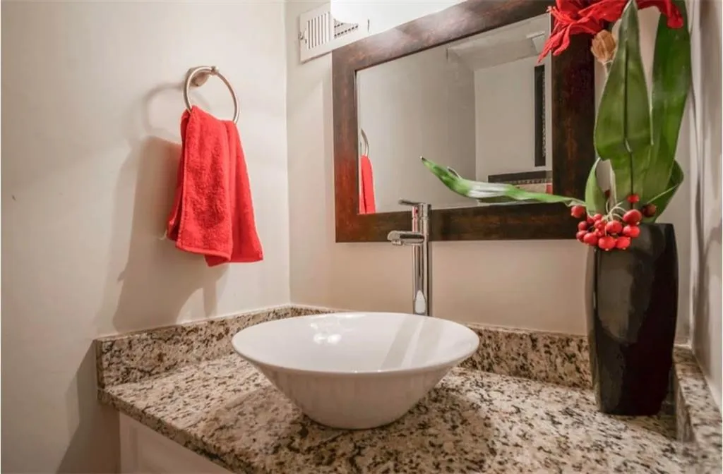 6980 Roswell Road Unit L3, Atlanta, Georgia 30328, 1 Bedroom Bedrooms, ,1 BathroomBathrooms,Residential,Sold,6980 Roswell Road Unit L3,6058396