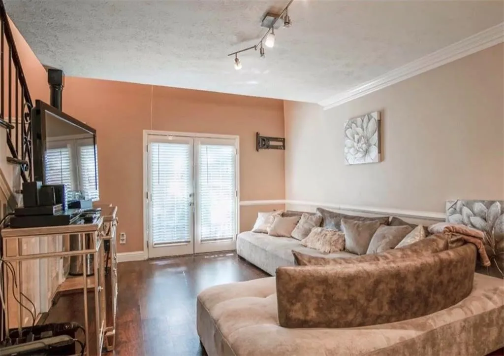 6980 Roswell Road Unit L3, Atlanta, Georgia 30328, 1 Bedroom Bedrooms, ,1 BathroomBathrooms,Residential,Sold,6980 Roswell Road Unit L3,6058396