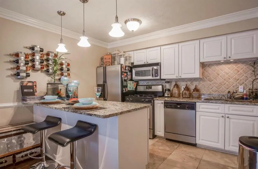 6980 Roswell Road Unit L3, Atlanta, Georgia 30328, 1 Bedroom Bedrooms, ,1 BathroomBathrooms,Residential,Sold,6980 Roswell Road Unit L3,6058396
