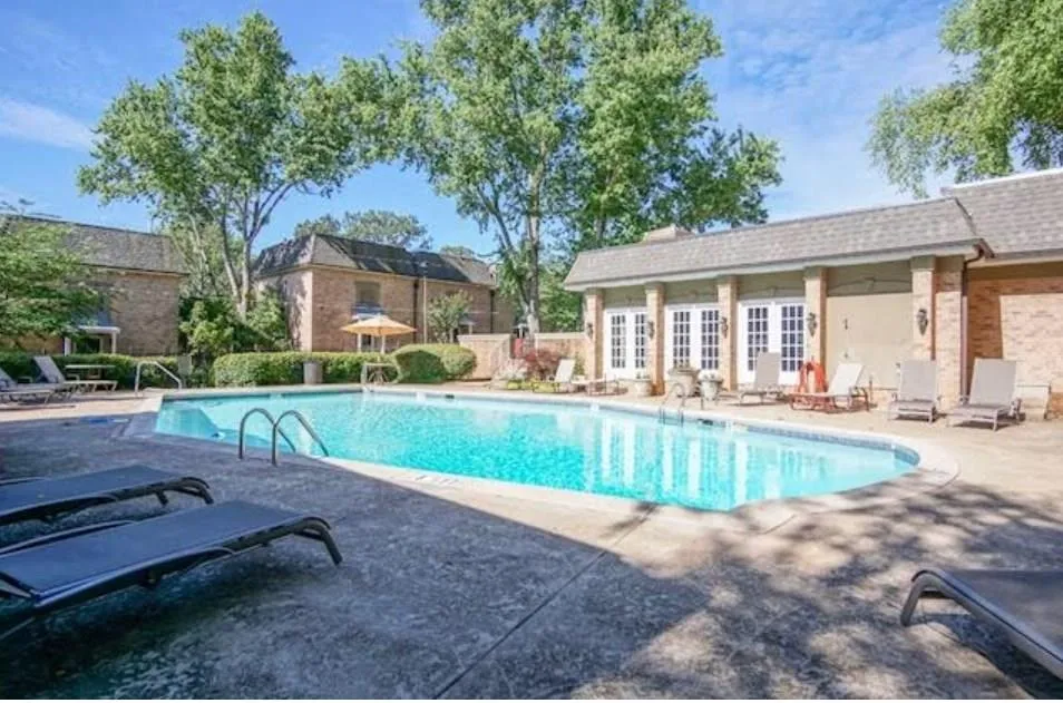6980 Roswell Road Unit L3, Atlanta, Georgia 30328, 1 Bedroom Bedrooms, ,1 BathroomBathrooms,Residential,Sold,6980 Roswell Road Unit L3,6058396