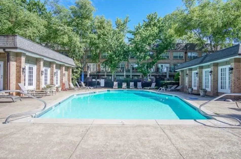 6980 Roswell Road Unit L3, Atlanta, Georgia 30328, 1 Bedroom Bedrooms, ,1 BathroomBathrooms,Residential,Sold,6980 Roswell Road Unit L3,6058396