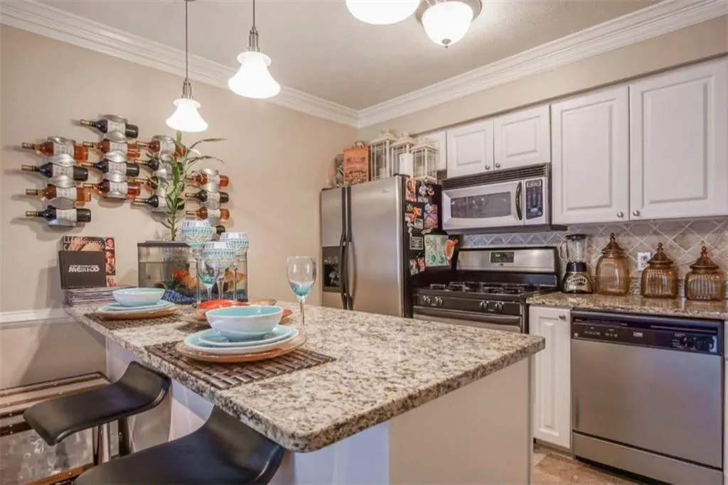 6980 Roswell Road Unit L3, Atlanta, Georgia 30328, 1 Bedroom Bedrooms, ,1 BathroomBathrooms,Residential,Sold,6980 Roswell Road Unit L3,6058396