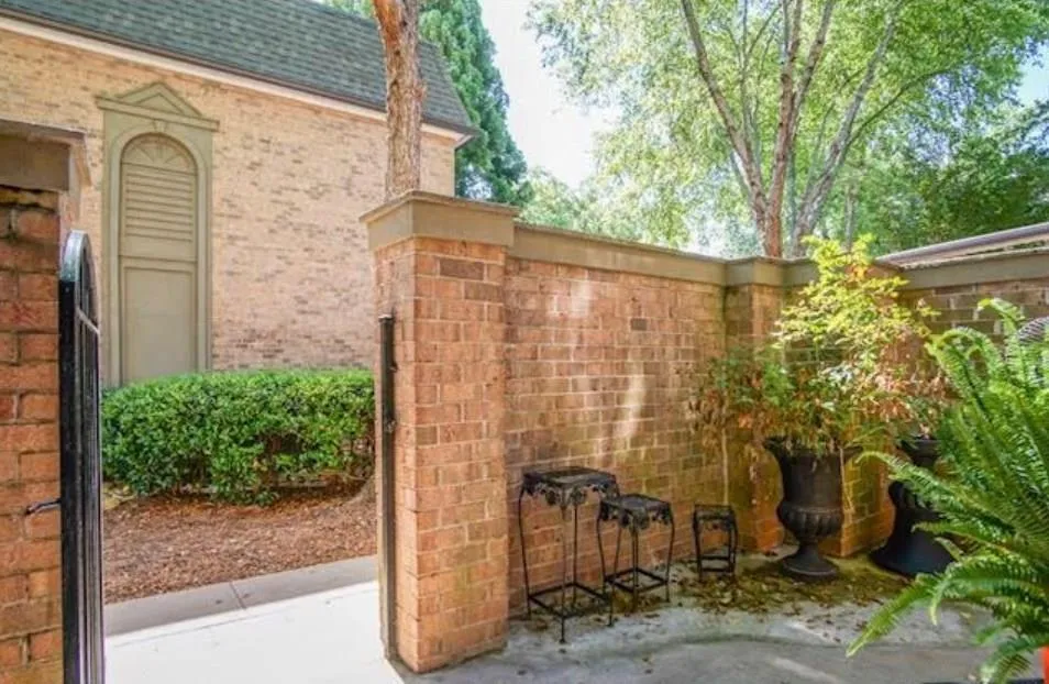 6980 Roswell Road Unit L3, Atlanta, Georgia 30328, 1 Bedroom Bedrooms, ,1 BathroomBathrooms,Residential,Sold,6980 Roswell Road Unit L3,6058396