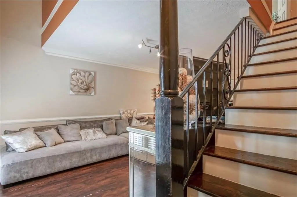 6980 Roswell Road Unit L3, Atlanta, Georgia 30328, 1 Bedroom Bedrooms, ,1 BathroomBathrooms,Residential,Sold,6980 Roswell Road Unit L3,6058396