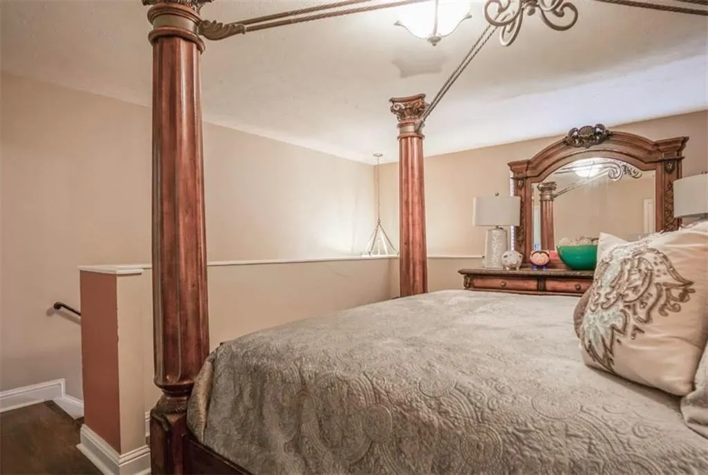 6980 Roswell Road Unit L3, Atlanta, Georgia 30328, 1 Bedroom Bedrooms, ,1 BathroomBathrooms,Residential,Sold,6980 Roswell Road Unit L3,6058396