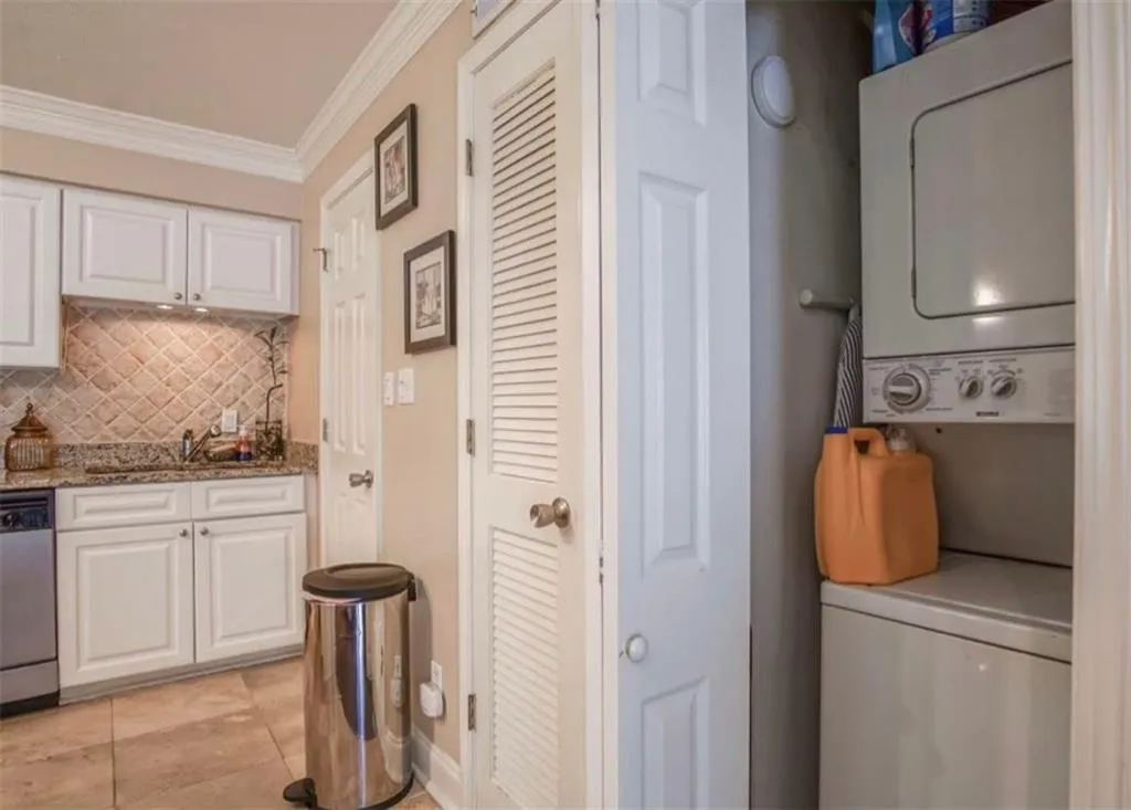 6980 Roswell Road Unit L3, Atlanta, Georgia 30328, 1 Bedroom Bedrooms, ,1 BathroomBathrooms,Residential,Sold,6980 Roswell Road Unit L3,6058396