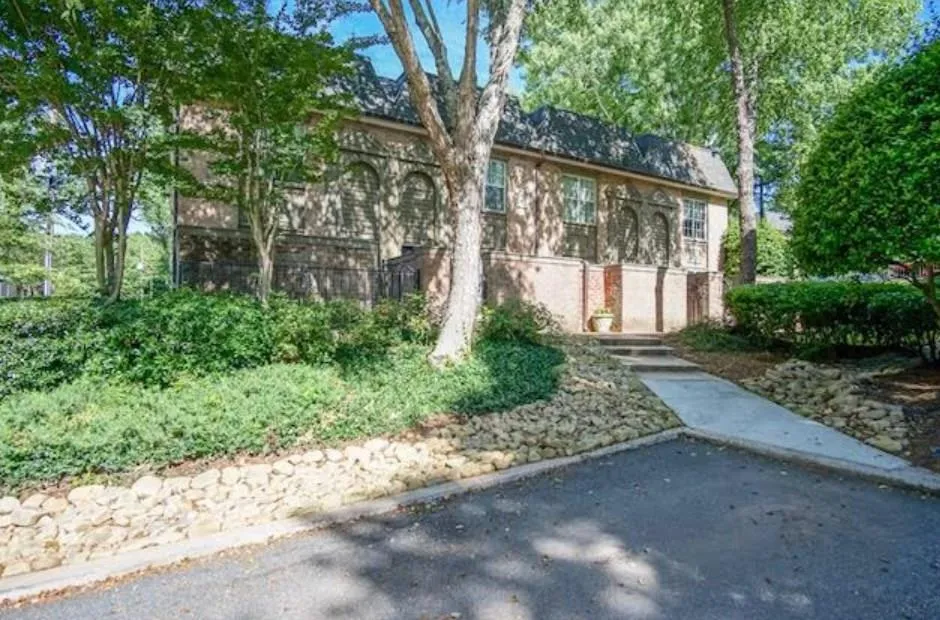 6980 Roswell Road Unit L3, Atlanta, Georgia 30328, 1 Bedroom Bedrooms, ,1 BathroomBathrooms,Residential,Sold,6980 Roswell Road Unit L3,6058396