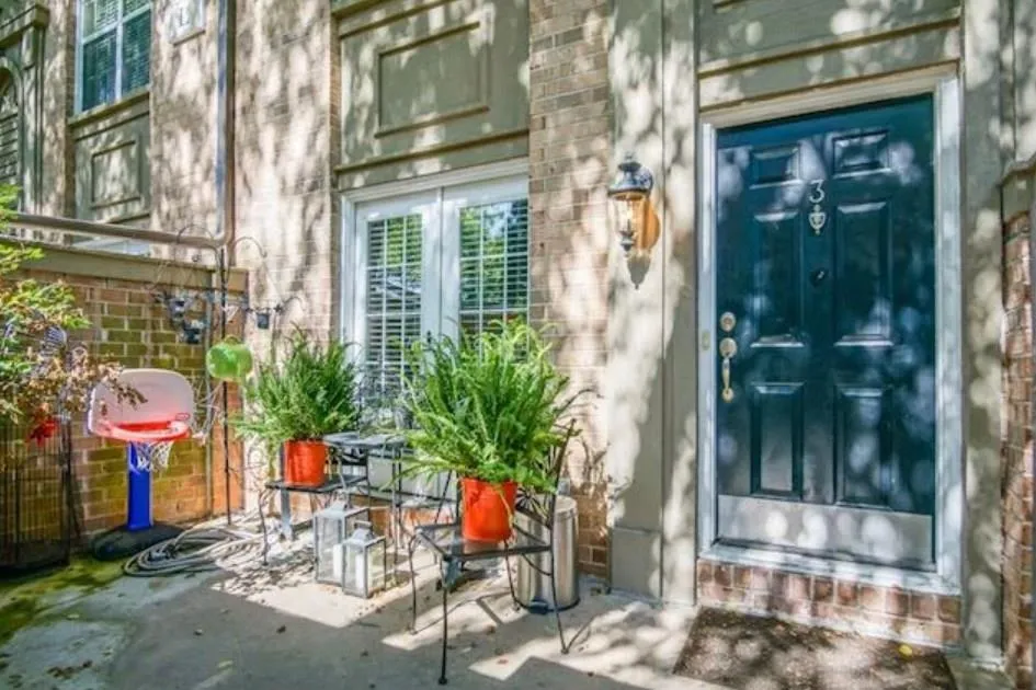 6980 Roswell Road Unit L3, Atlanta, Georgia 30328, 1 Bedroom Bedrooms, ,1 BathroomBathrooms,Residential,Sold,6980 Roswell Road Unit L3,6058396