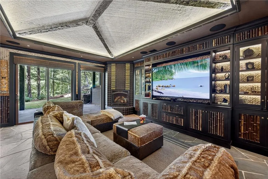 585 Amberidge Trail, Atlanta, Georgia 30328, 6 Bedrooms Bedrooms, ,5 BathroomsBathrooms,Residential,For Sale,585 Amberidge Trail,7724638