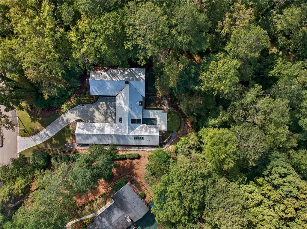 585 Amberidge Trail, Atlanta, Georgia 30328, 6 Bedrooms Bedrooms, ,5 BathroomsBathrooms,Residential,For Sale,585 Amberidge Trail,7724638