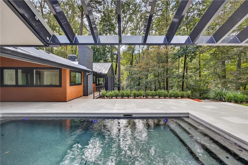 585 Amberidge Trail, Atlanta, Georgia 30328, 6 Bedrooms Bedrooms, ,5 BathroomsBathrooms,Residential,For Sale,585 Amberidge Trail,7724638