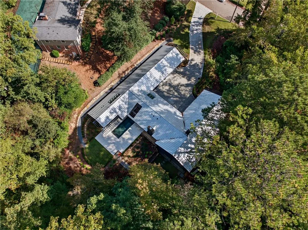 585 Amberidge Trail, Atlanta, Georgia 30328, 6 Bedrooms Bedrooms, ,5 BathroomsBathrooms,Residential,For Sale,585 Amberidge Trail,7724638
